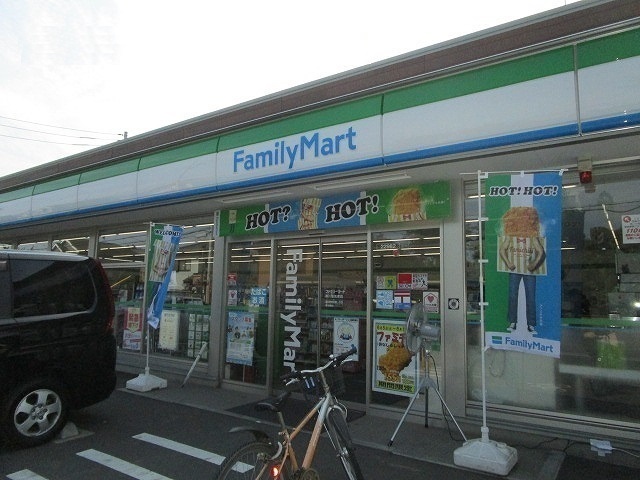 コンビニ　ファミリーマート（コンビニ）まで230m