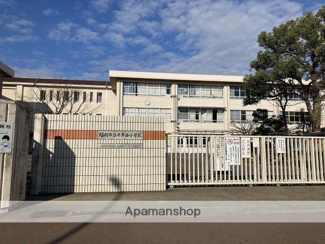小学校　福岡市立小学校千早西小学校（小学校）まで1057m
