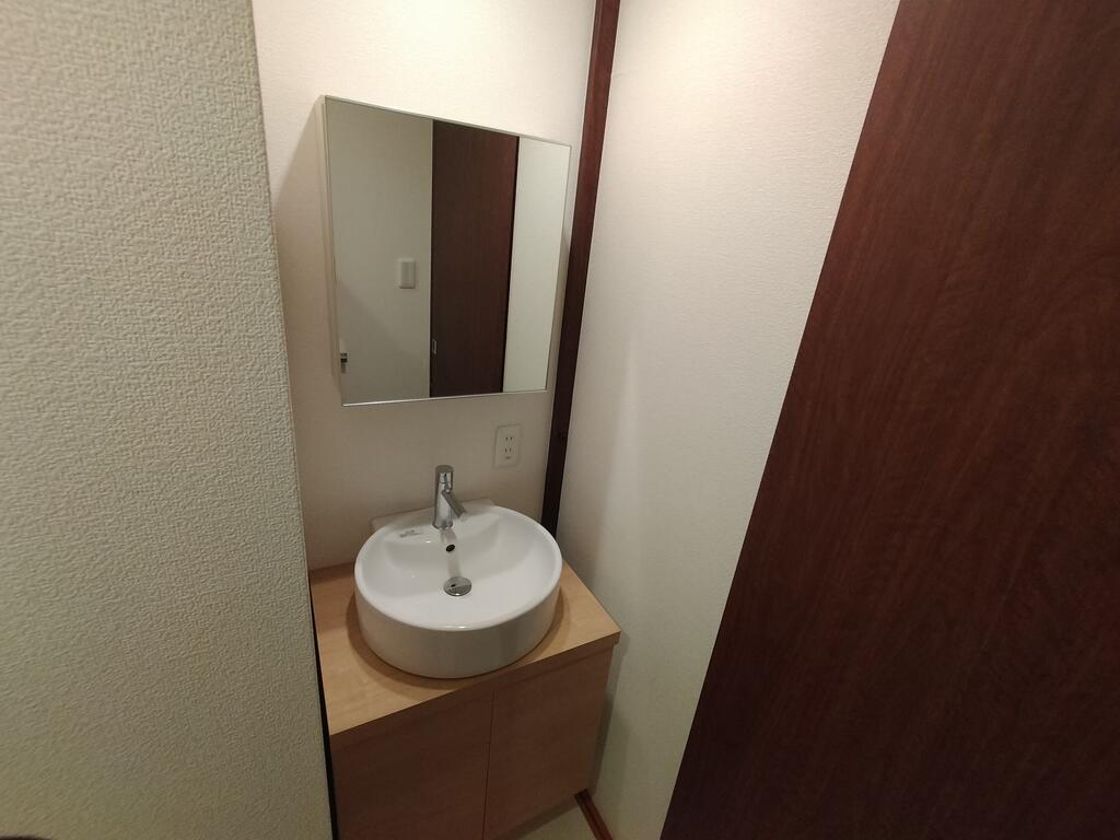 洗面設備　※同建物の別のお部屋の写真です。