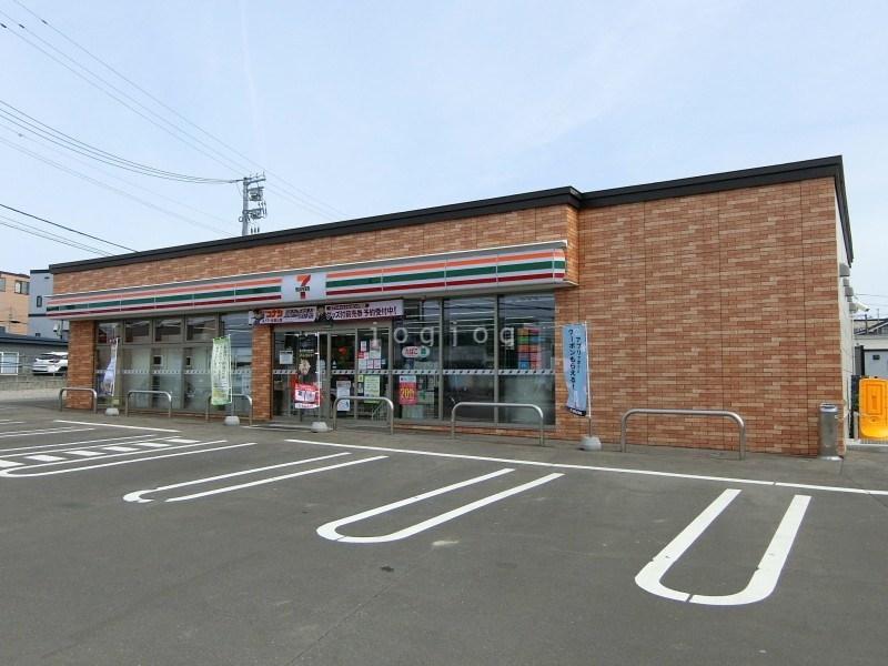 コンビニ　セブンイレブン函館昭和2丁目店（コンビニ）まで111m