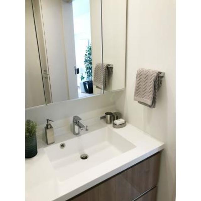 洗面設備　※写真は同タイプ住戸です。