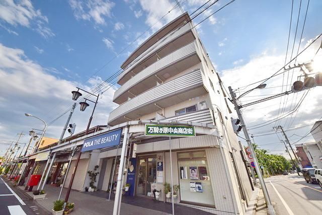 建物外観　★★二俣川駅前通りの坂の頂上にそびえ立つ建物です★★