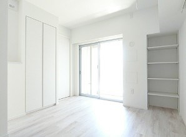 居室・リビング　※別部屋の参考写真です。