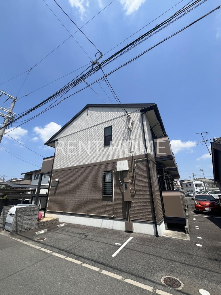 建物外観　2階建てのスマートなハイツです。