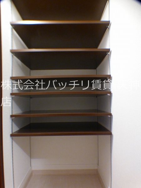 玄関　別号室写真の為現況を優先致します。