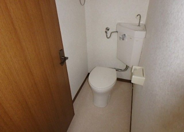トイレ　別部屋の参考写真です