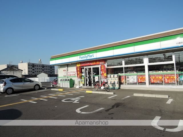 コンビニ　ファミリーマート（コンビニ）まで379m