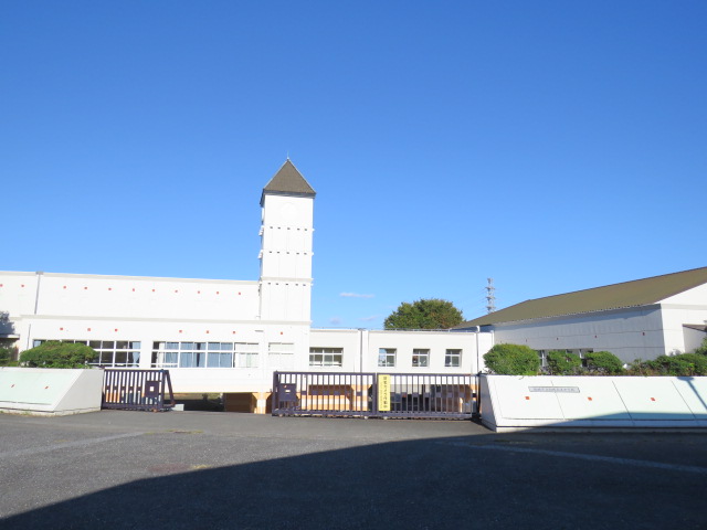 中学校　稲城第五中学校（中学校）まで678m