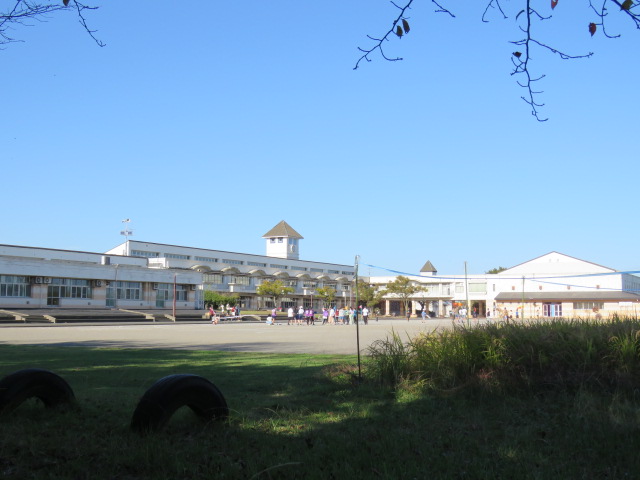 小学校　向陽台小学校（小学校）まで758m