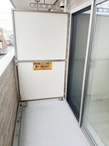 バルコニー　陽当たり良好なバルコニーです