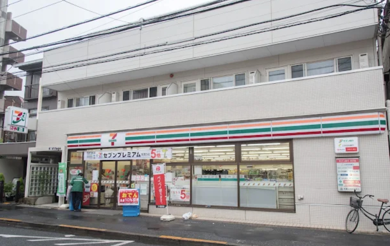 コンビニ　セブンイレブン中野中央店（コンビニ）まで140m