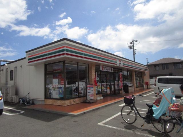 コンビニ　セブンイレブン（コンビニ）まで430m