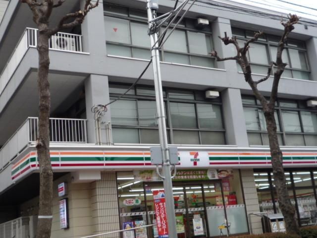 コンビニ　セブンイレブン練馬東大泉2丁目店（コンビニ）まで707m