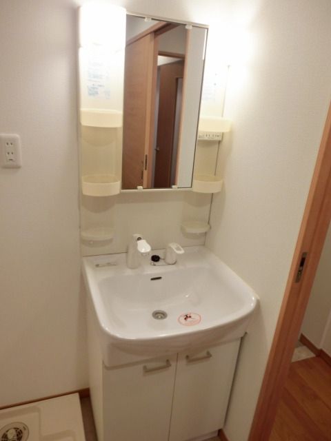 洗面設備　写真は同タイプ住居です。