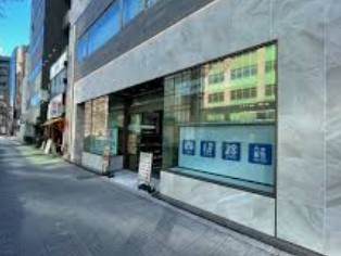 ドラックストア　どらっぐぱぱす小伝馬町店（ドラッグストア）まで452m