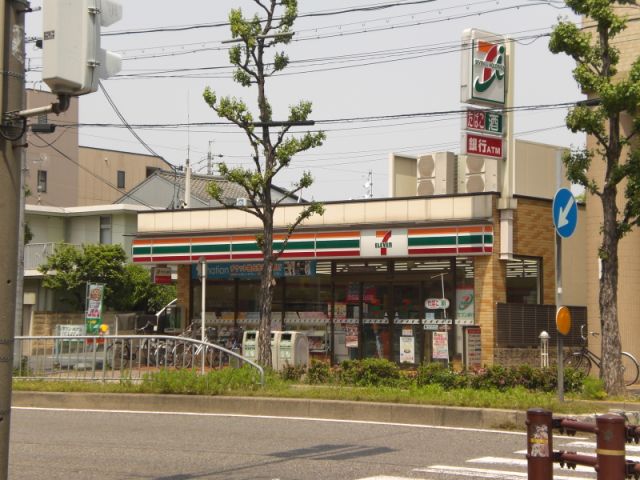 コンビニ　セブンイレブン（コンビニ）まで380m