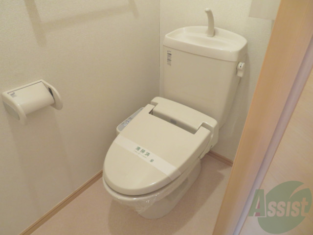 トイレ　トイレはウォシュレット付きです。シャワートイレは嬉しいですね
