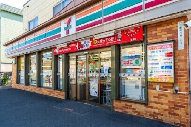 コンビニ　セブンイレブン札幌北31条店（コンビニ）まで325m
