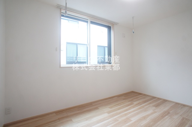 その他　落ち着いた雰囲気で寝室向きのお部屋です♪