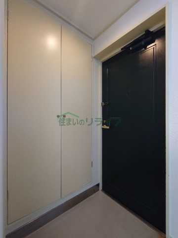 玄関　フラットワセダ別部屋の画像になります。