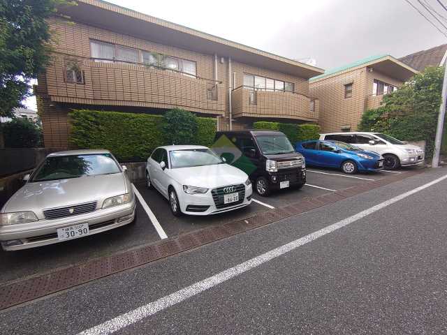 駐車場　室内見学承ります。当店掲載物件以外もまとめてお問合頂けます。