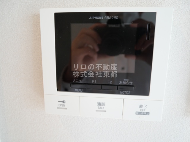 セキュリティ　来訪者の姿を確認できるＴＶモニター付インターホン設置済です！