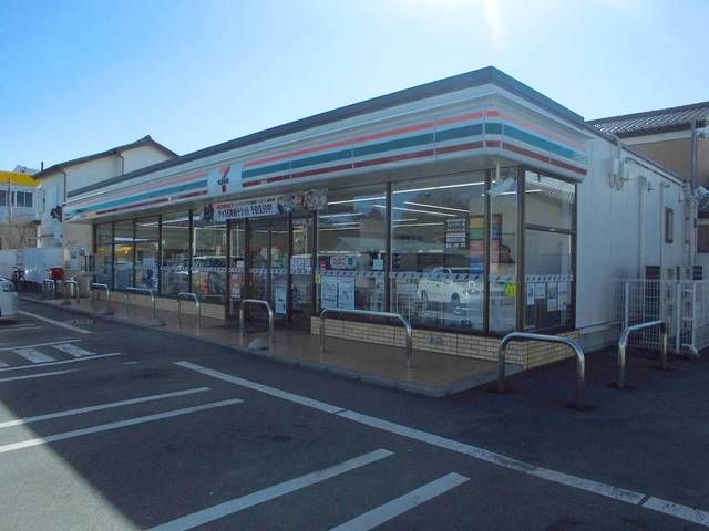 コンビニ　セブン-イレブン 足利山前店（コンビニ）まで550m