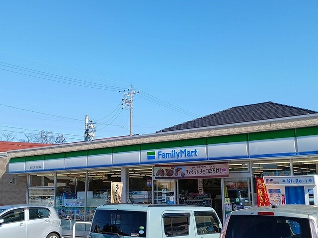 コンビニ　ファミリーマート（コンビニ）まで700m