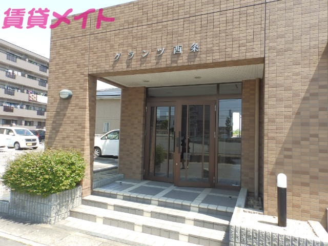 エントランス　外観パース