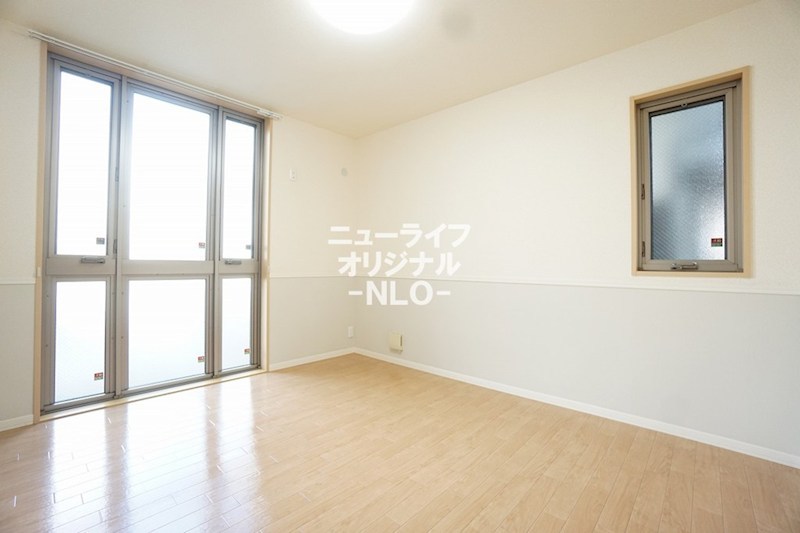 その他部屋・スペース　2面採光の明るい洋室7.4帖☆