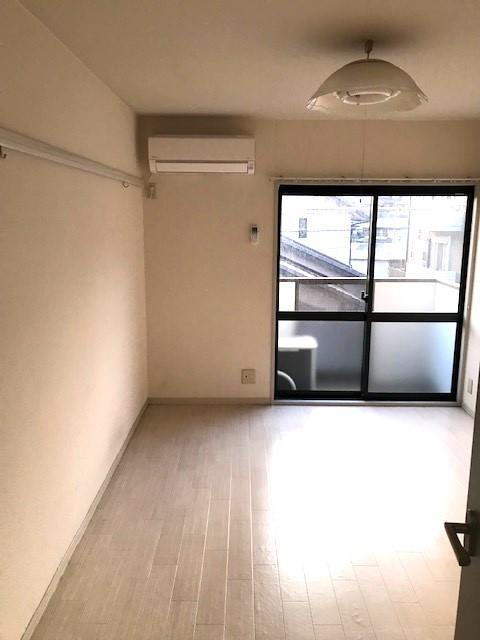 玄関　エアコン１台ついてます。