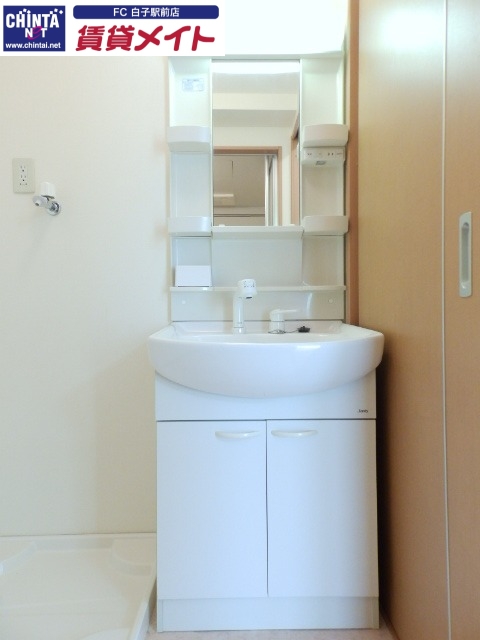 洗面設備　別部屋同型タイプ
