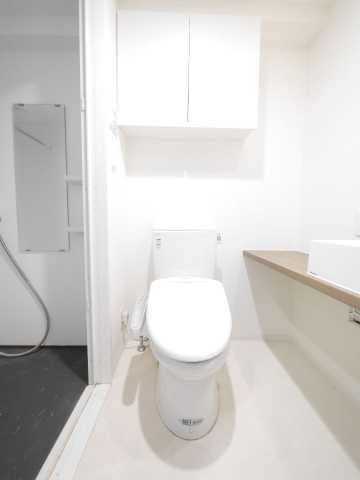 トイレ　※参考写真　同タイプ（別部屋）の写真となります。