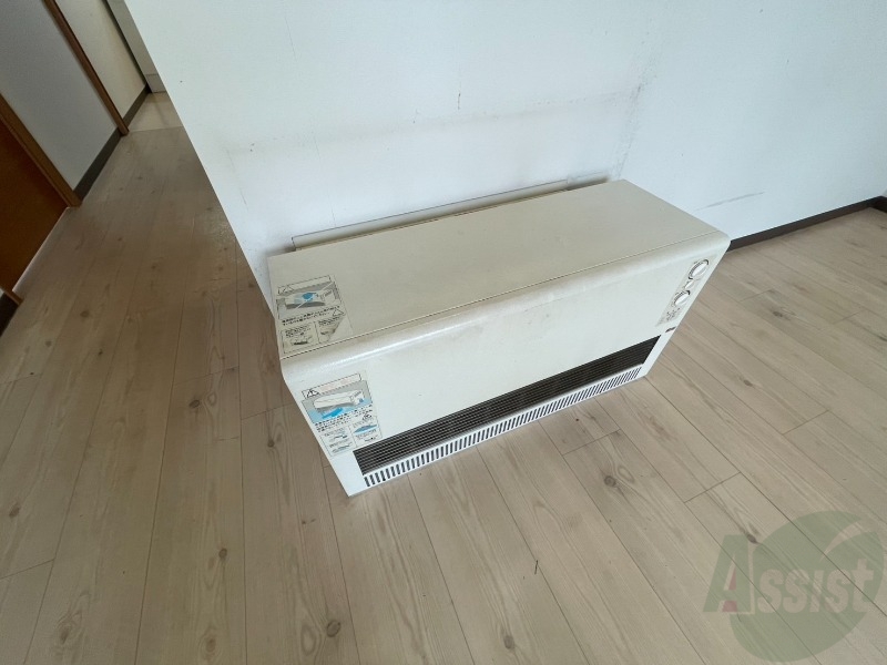 その他設備　電気暖房です。冬場の寒い日でも安心ですね～