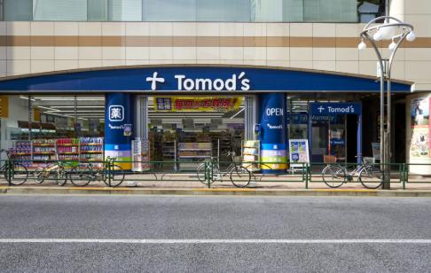 ドラックストア　トモズ高田馬場店（ドラッグストア）まで463m