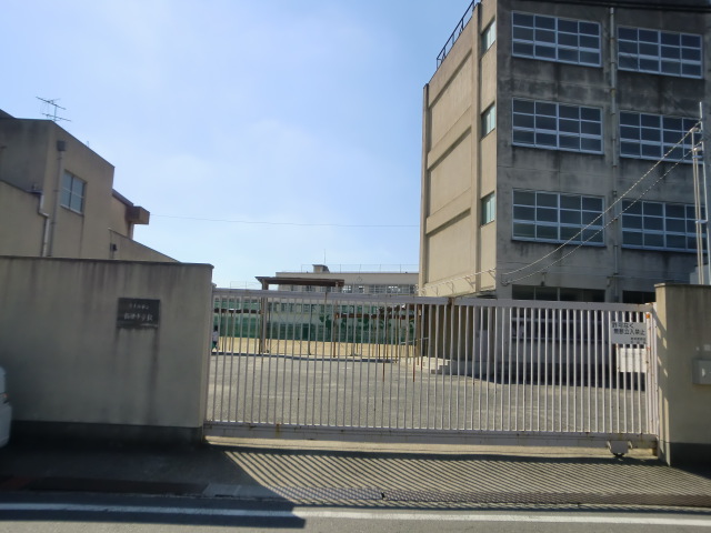 中学校　楠根中学校（中学校）まで22m
