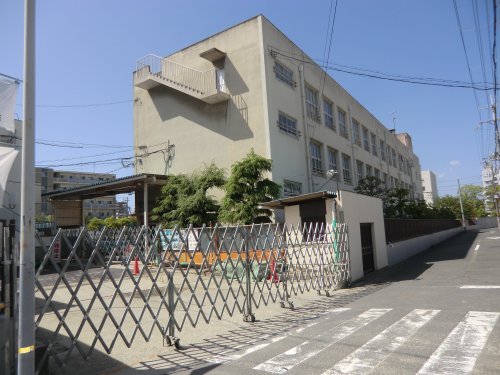 小学校　大阪市立神津小学校（小学校）まで607m