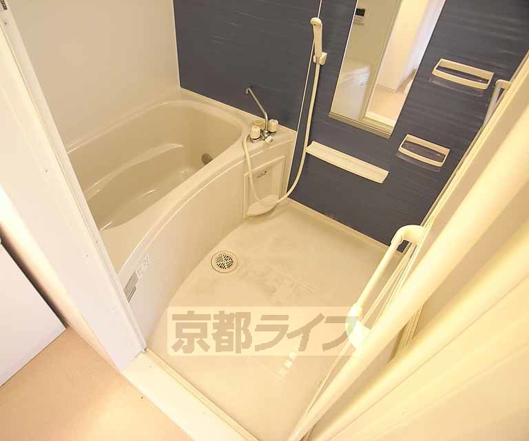 バス・シャワールーム　美しいブルーのカラーリング