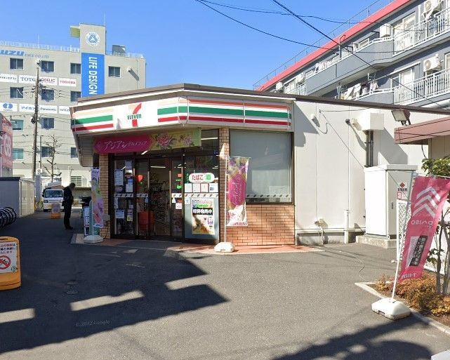 コンビニ　セブンイレブン新高島平駅前店（コンビニ）まで60m