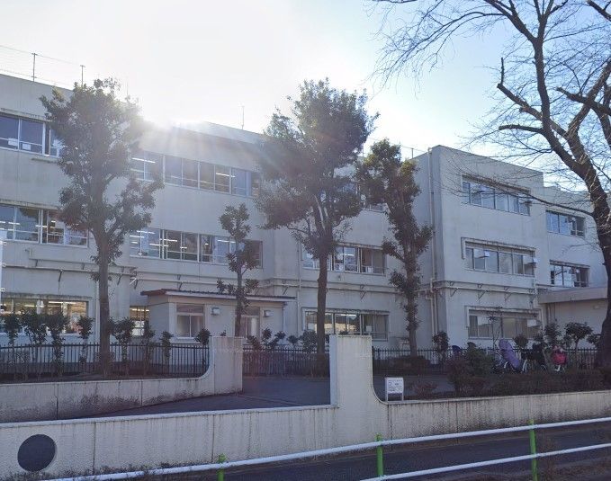 小学校　板橋区立高島第三小学校（小学校）まで570m