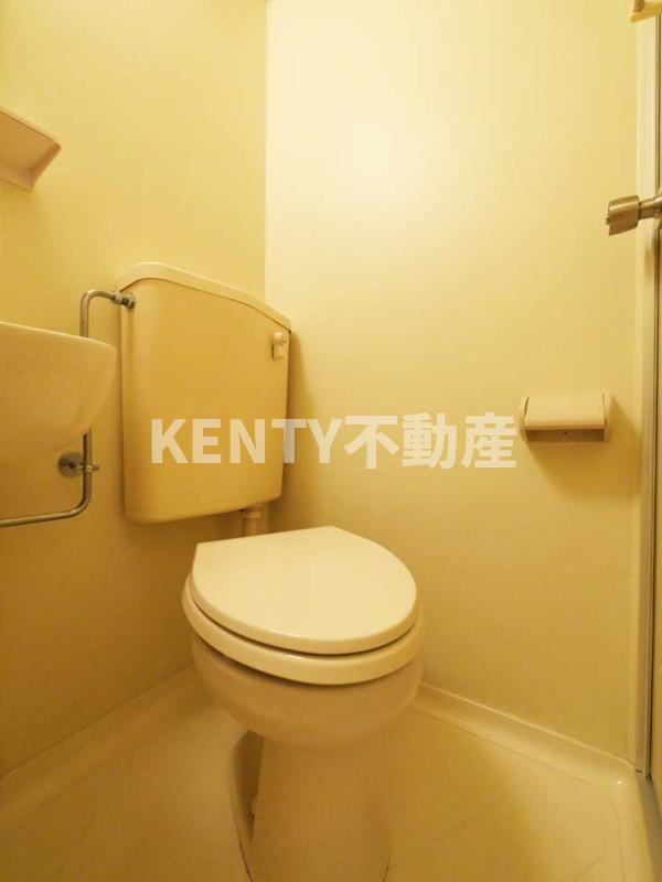 トイレ　落ち着いた色調のトイレです