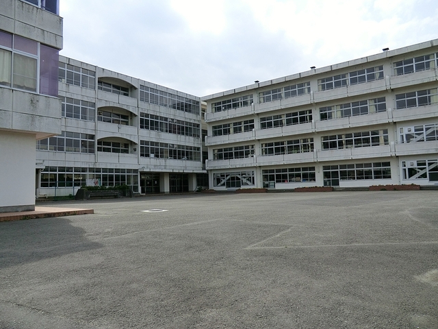 中学校　鎌倉市立岩瀬中学校（中学校）まで1523m