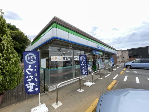 コンビニ　ファミリーマート 成田中通店（コンビニ）まで588m