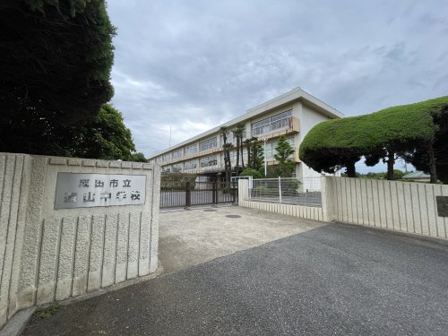 中学校　成田市立遠山中学校（中学校）まで721m