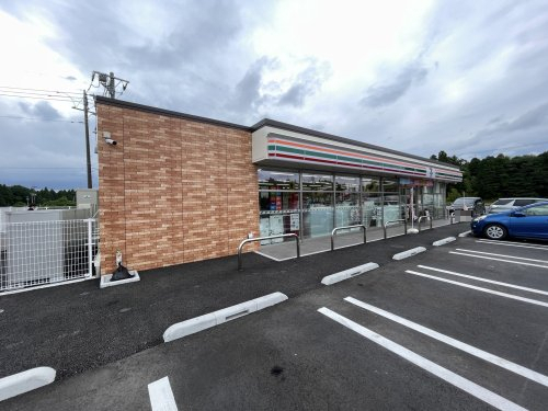コンビニ　セブンイレブン 成田川栗店（コンビニ）まで697m