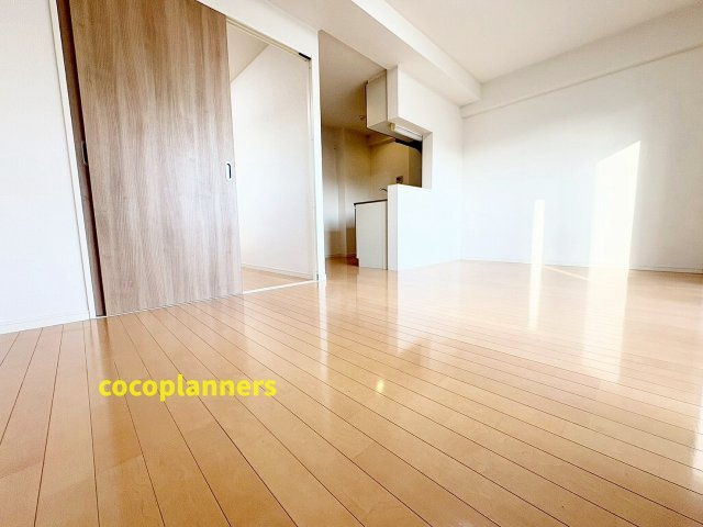 居室・リビング　※別号室の写真です。現況優先となります。