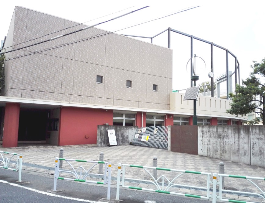 中学校　渋谷区立上原中学校（中学校）まで160m