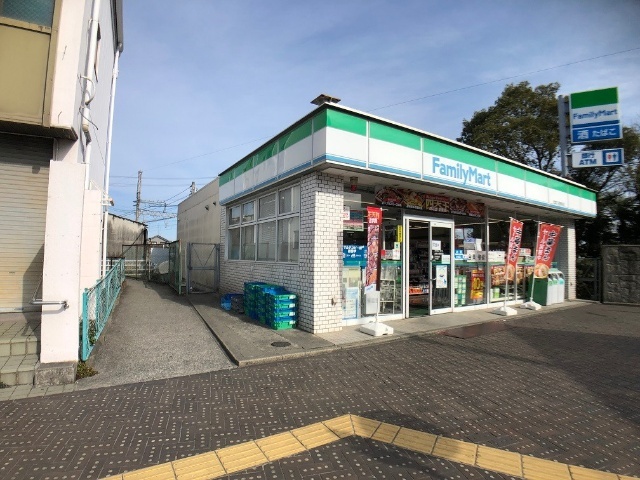 コンビニ　ファミリーマート近鉄久居駅前店（コンビニ）まで334m