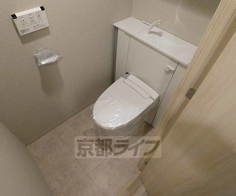 トイレ　ウォシュレット付きです。
