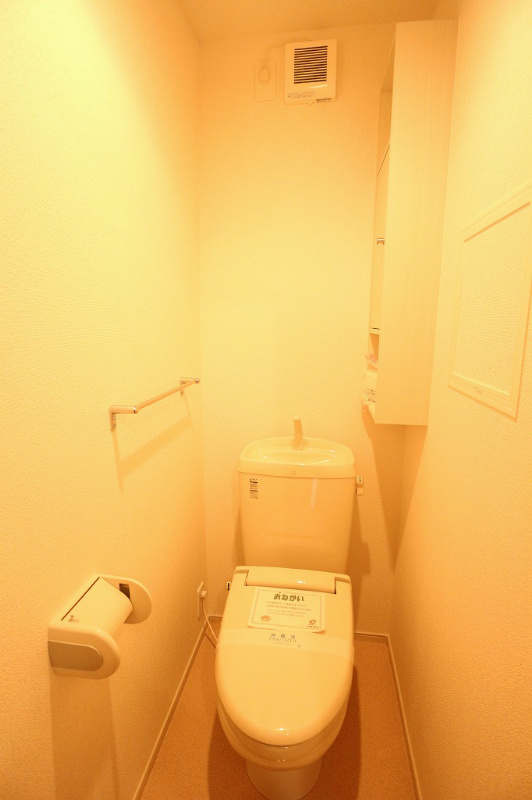 トイレ　写真は同型タイプです。